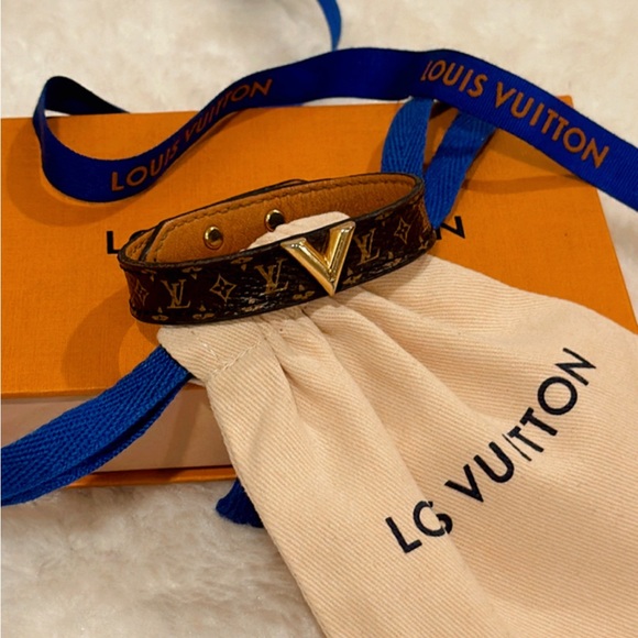 Louis Vuitton V Bracelet - Picture 3 of 4